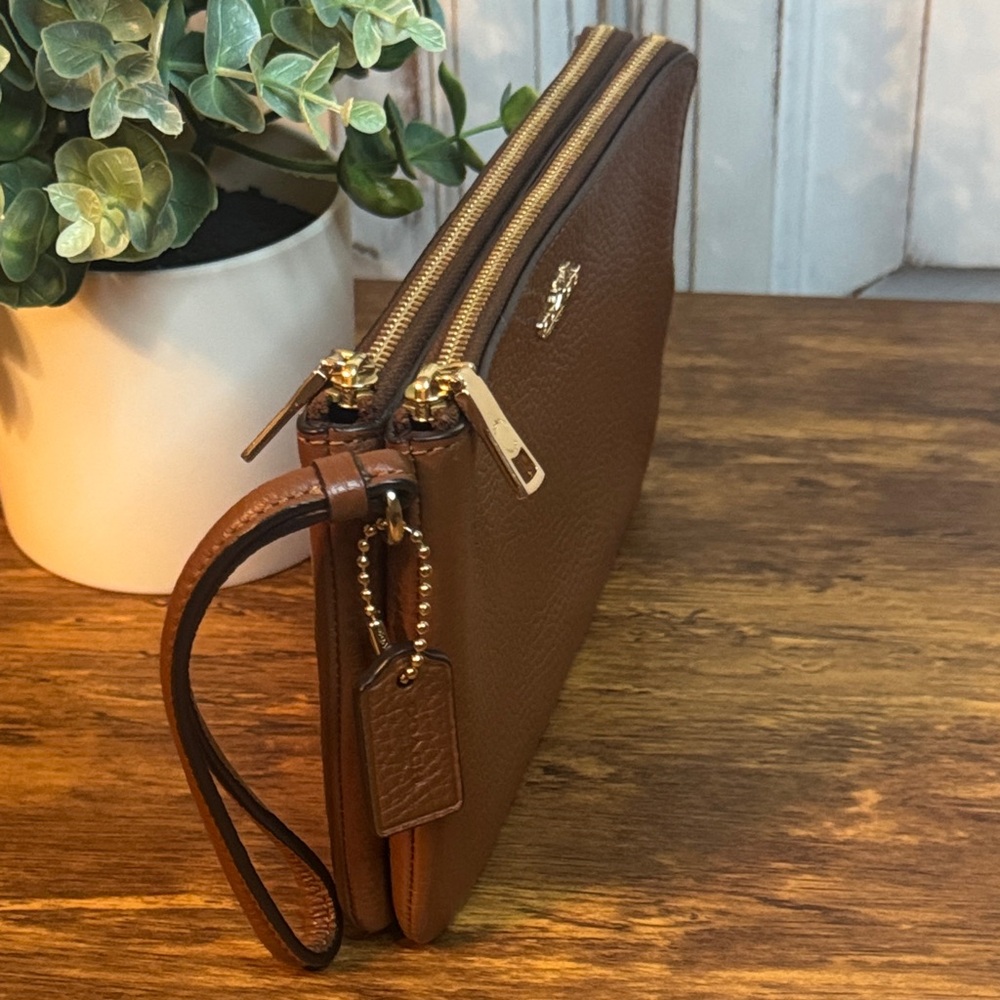 Coach Brown Pebbled Leather Double Zipper Closure Credit Card Wristlet - Wallet - Picture 2 of 8